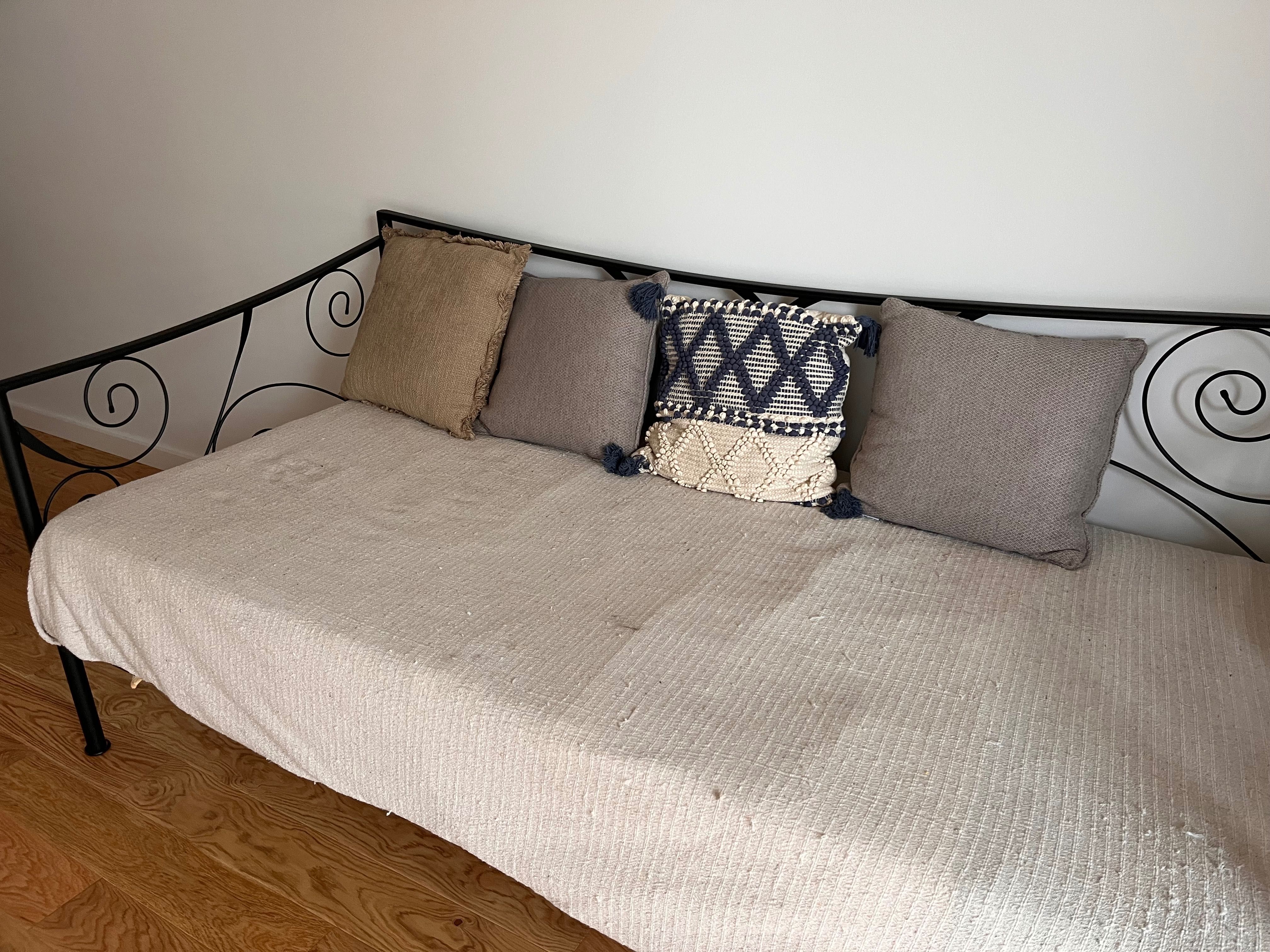 Cama IKEA + colchão (solteiro)