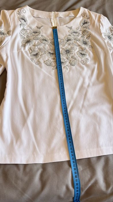 Вишита бісером блузка
