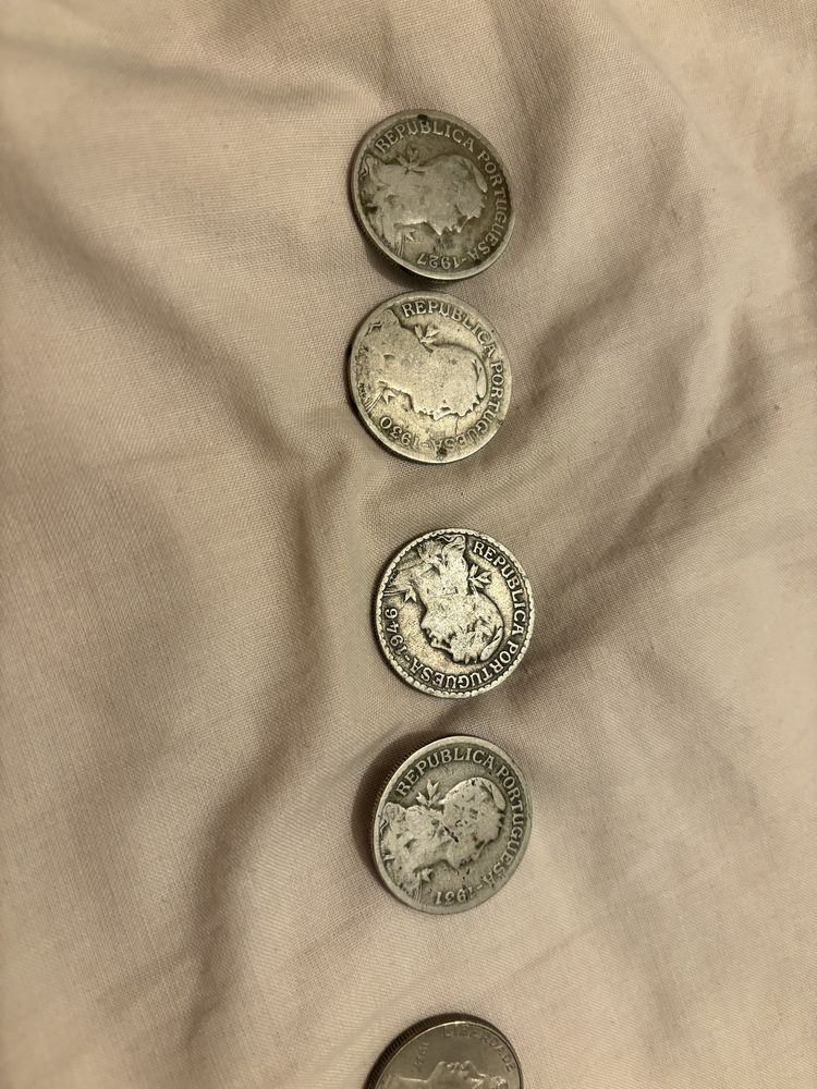 4 miedas de 1 escudo