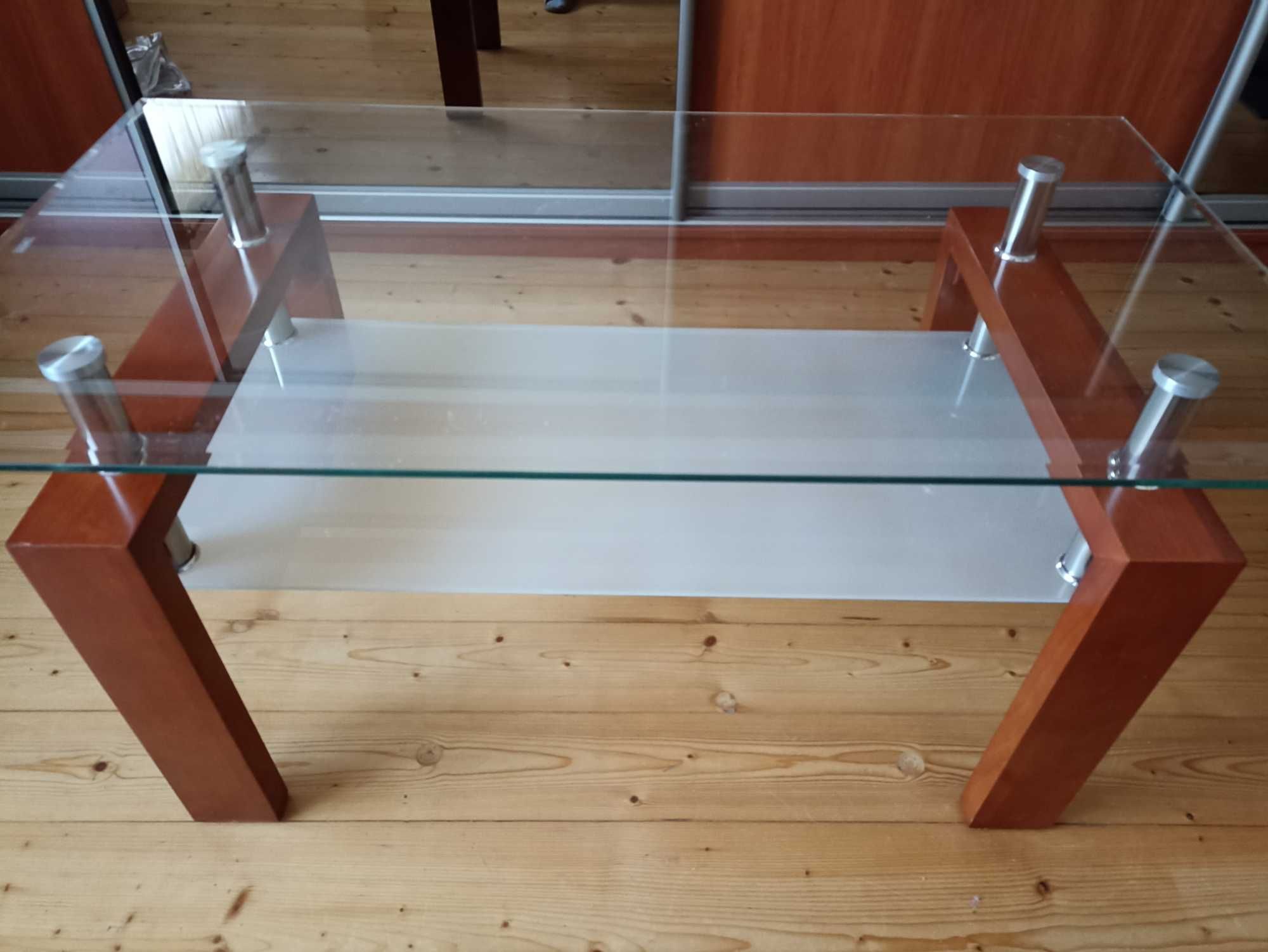 Fotele  z eko skóry i ława szklana