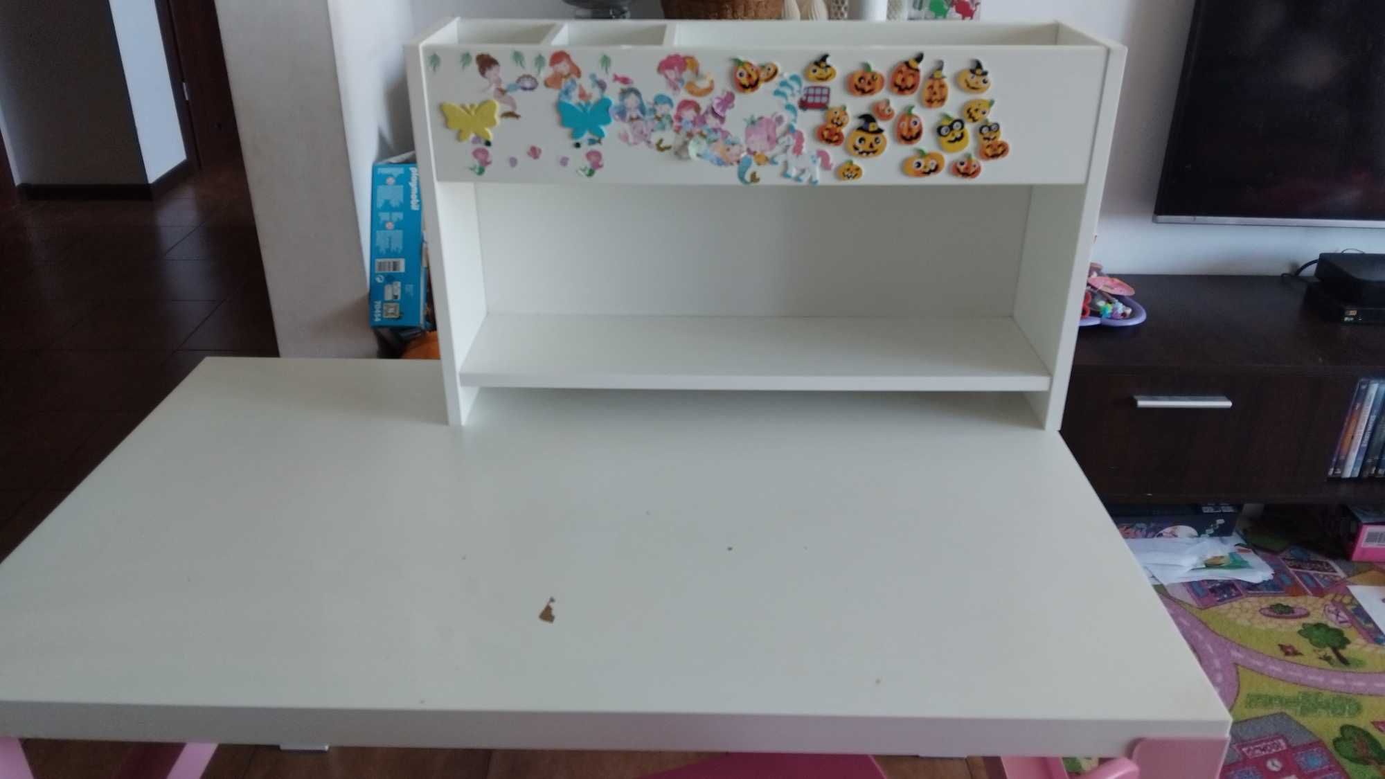 Biurko i krzesło obrotowe Ikea