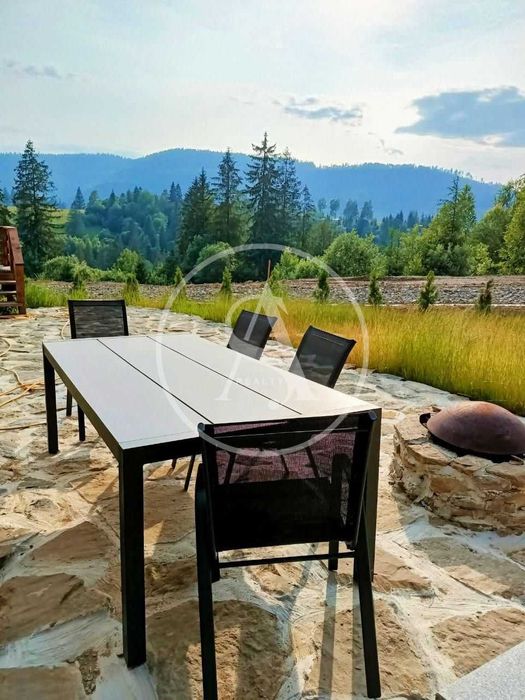 Сучасний будинок в котеджному містечку в Карпатах Славське (Славсько)