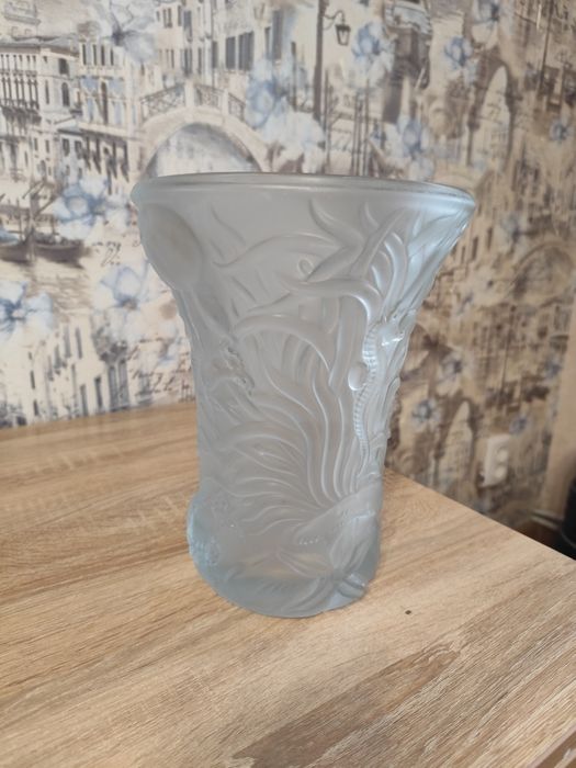 Ваза из матового стекла