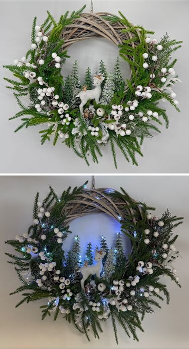 Wianek LED zimowy świąteczny z choinkami i jelonkiem na drzwi