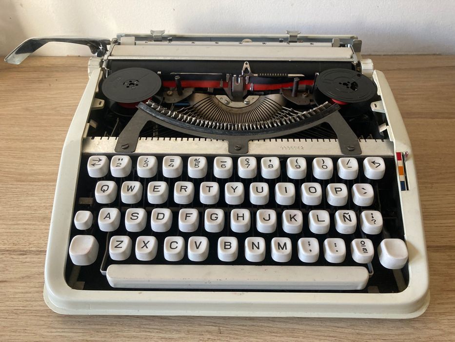 Máquina de escrever  **  Hermes Baby