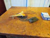 Модельки военных игрушек СССР танк и самолёт
