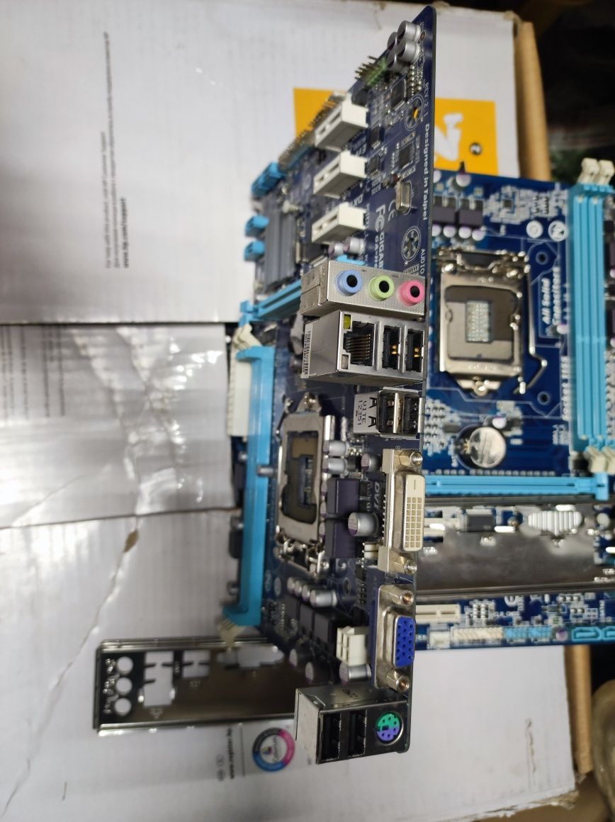 SALE! Материнська плата Gigabyte GA-H61M-DS2 S1155