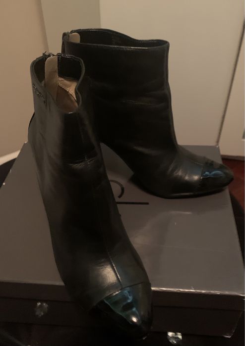 Skórzane czarne botki damskie Calvin Klein 38