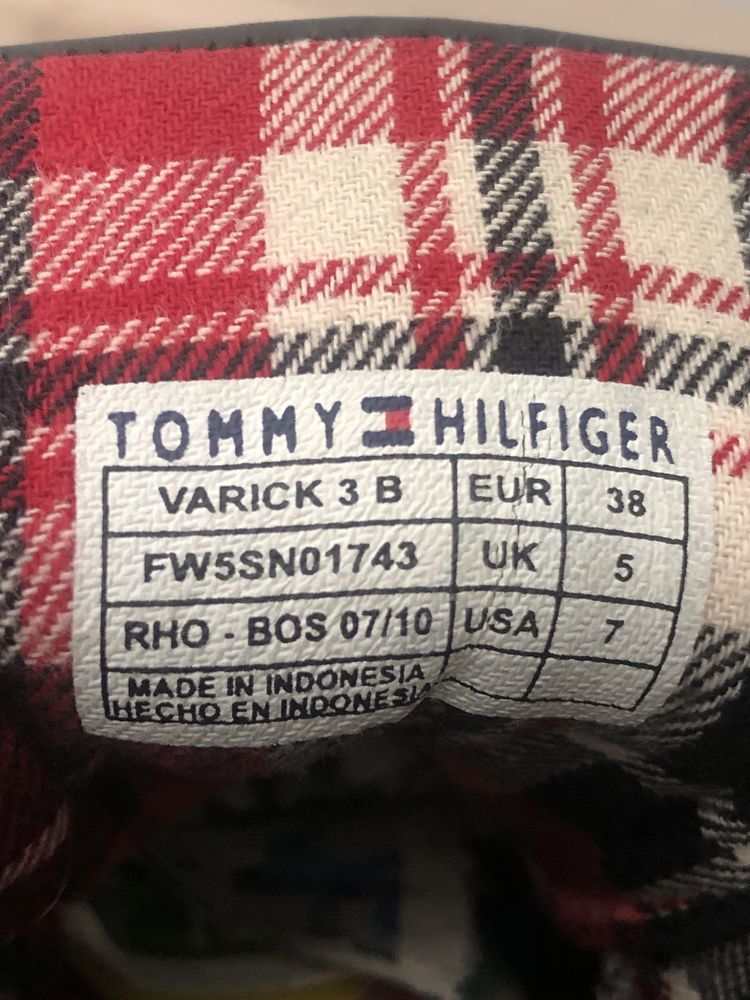 Czarne trampki tommy hilfiger