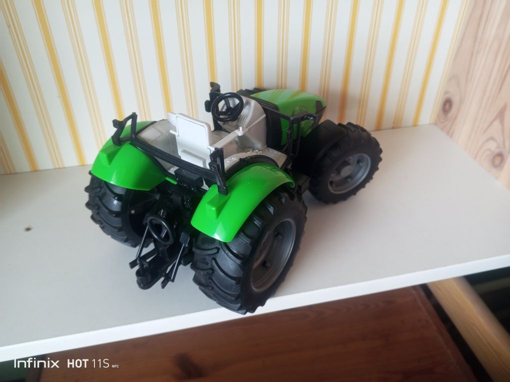 Traktor ciągnik BRUDER Deutz Agrotron 200