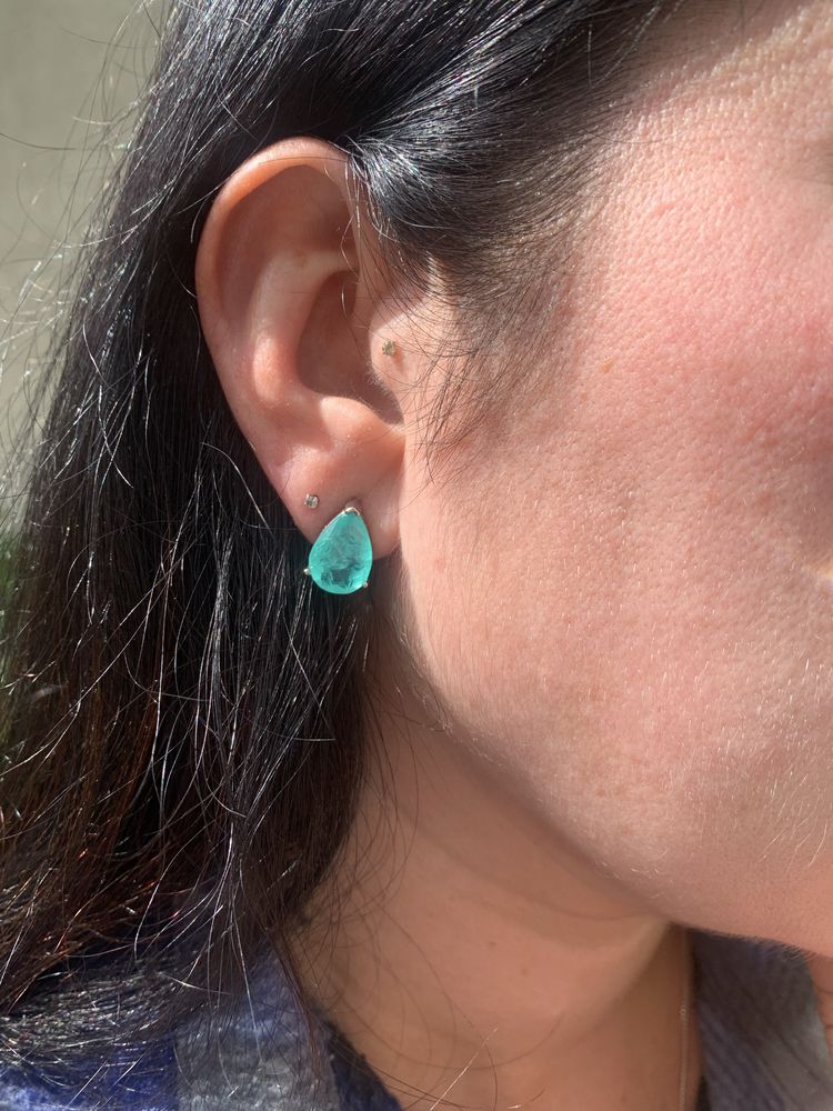 Eleganckie srebrne kolczyki z turmalinem Paraiba