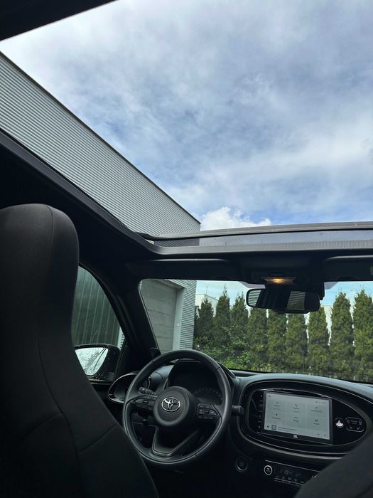 Toyota Aygo X Selection Automat Skyview JBL wynajem z WYKUPEM 2390zł