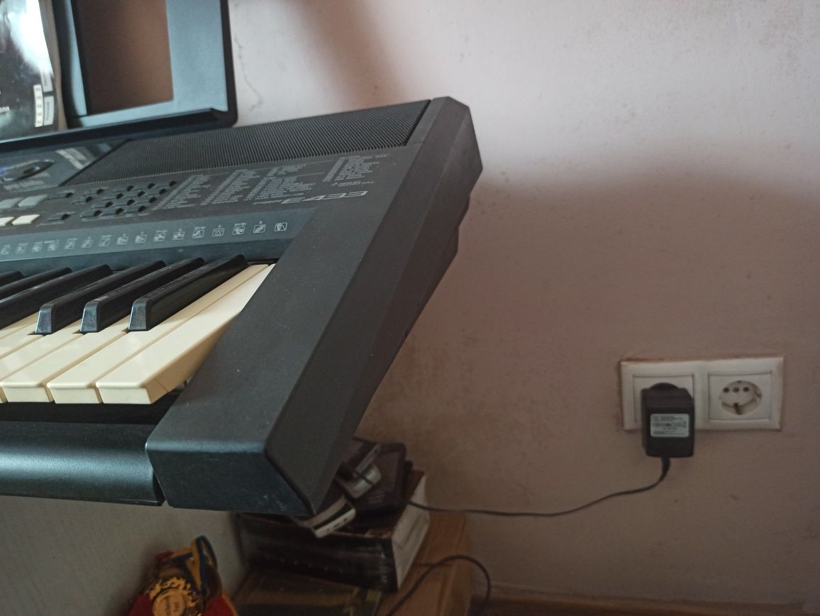 Синтезатор Yamaha psr E433