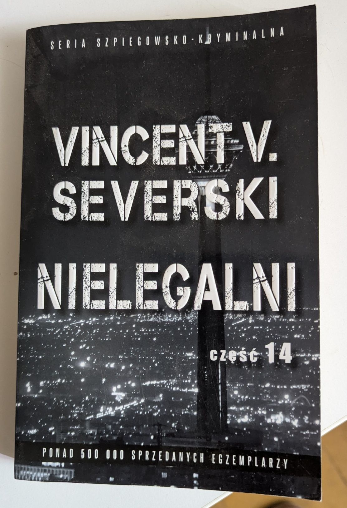 Seria Vincent Severski - Nielegalni.