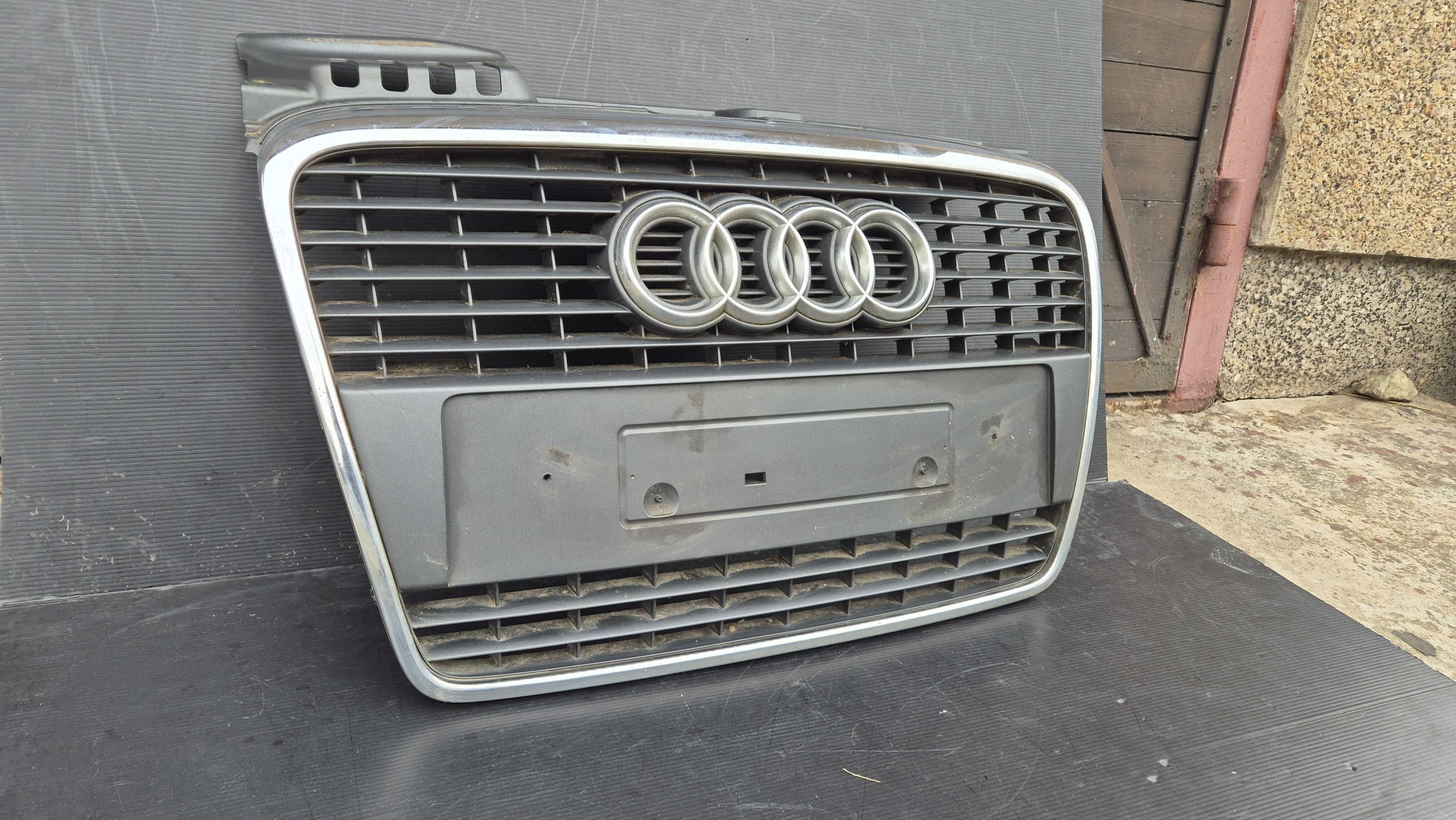 Atrapa chłodnicy GRILL Audi A4 B7 8E0 05-08 OE ORYGINAŁ! ŁADNY!