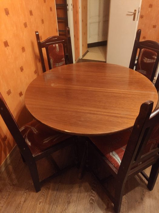 Stół drewniany okrągły (rozkładany)