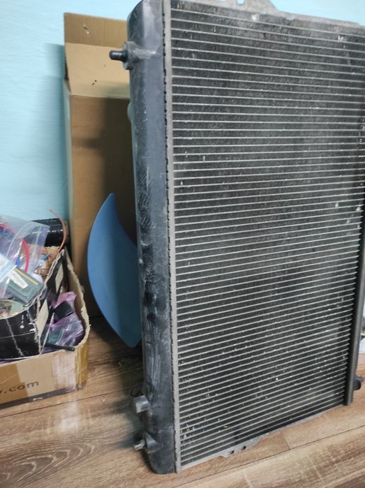 Продам Радіатор Охолодження Hundai Santa Fe 2.0 CRDI