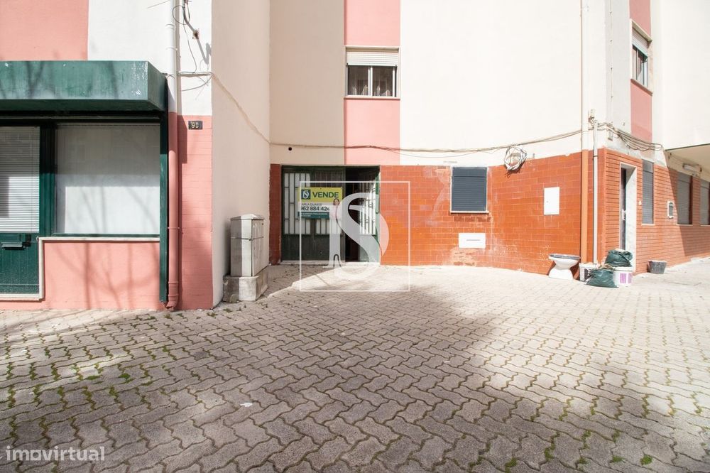 Venda de Loja / Garagem no Barreiro