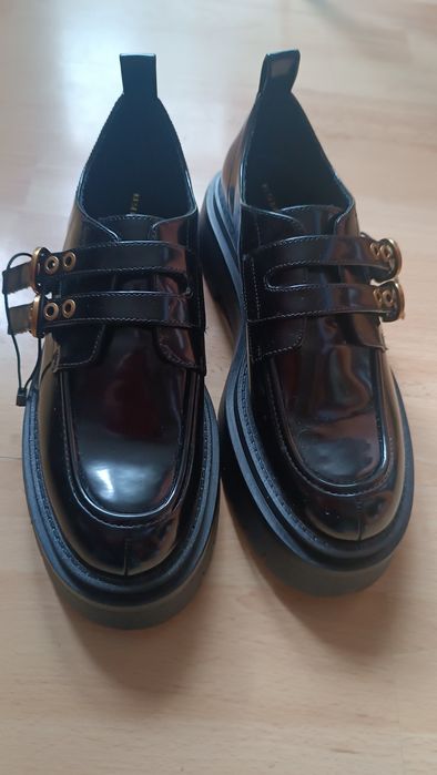 nowe Loafersy Reserved skóra lakierowana rozmiar 39.