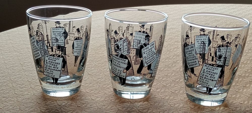 Conjunto de 1 jarro e 3 copos em vidro grosso para bebidas