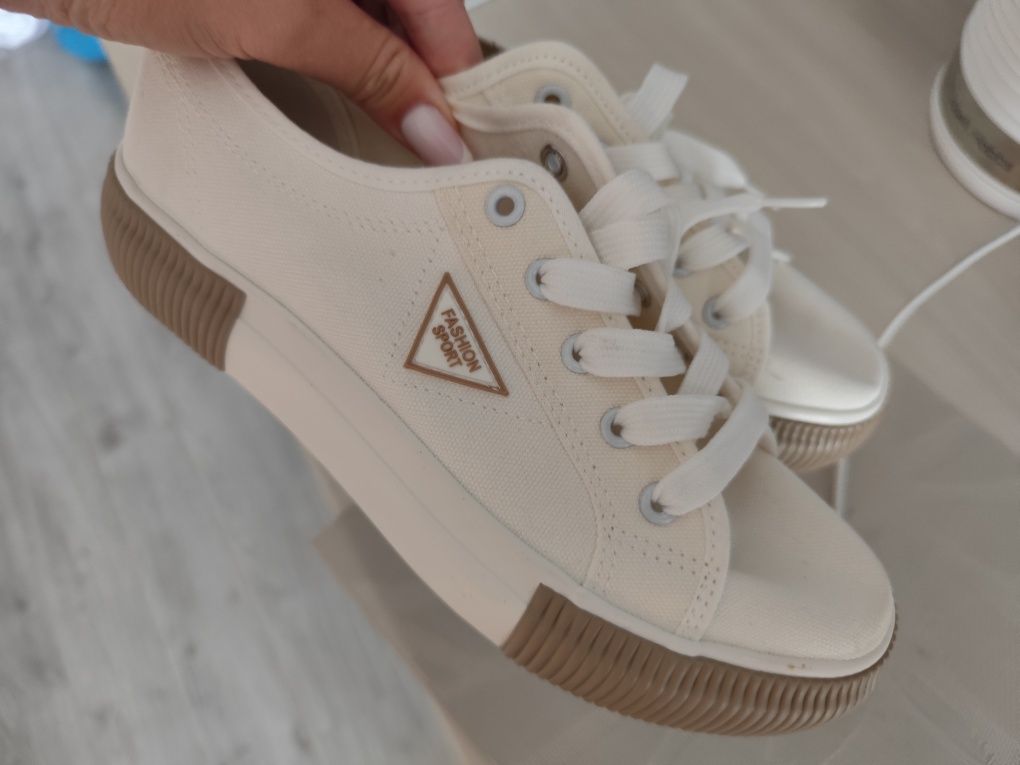 Nowe trampki damskie 39
