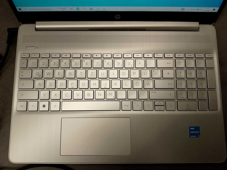 HP 15s-fq3214ng, Pentium Silver N6000, 8GB RAM, 256GB SSD, DE klawiatu