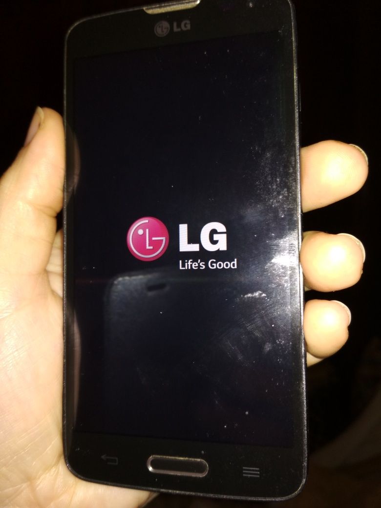 Смартфон LG L90 в рабочем состоянии