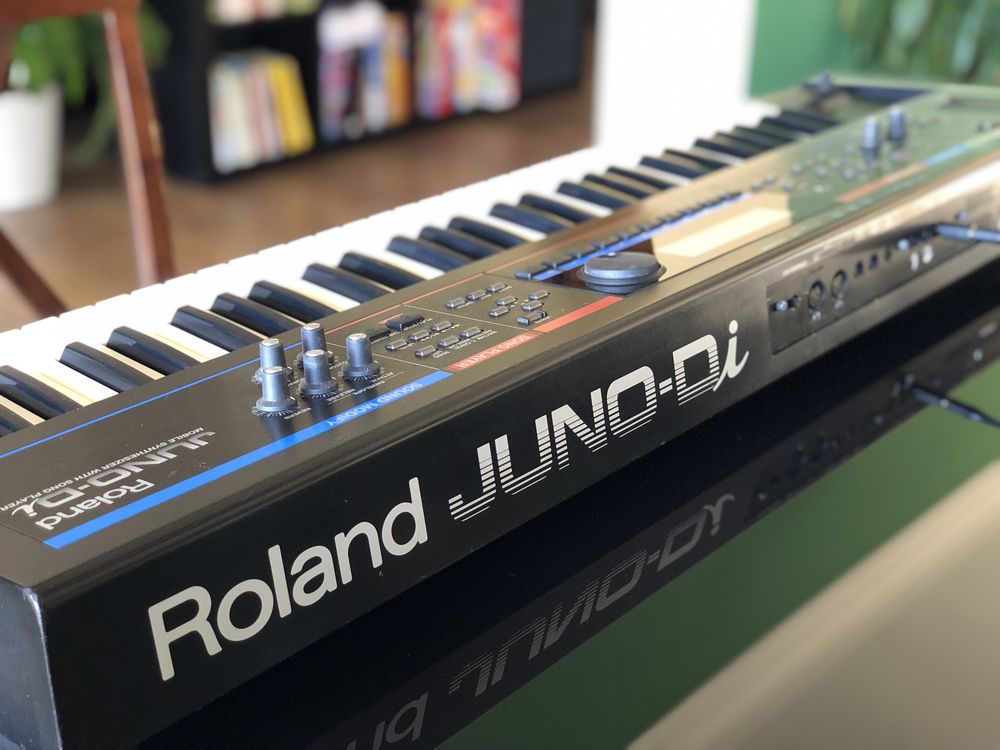 Roland JUNO di synth