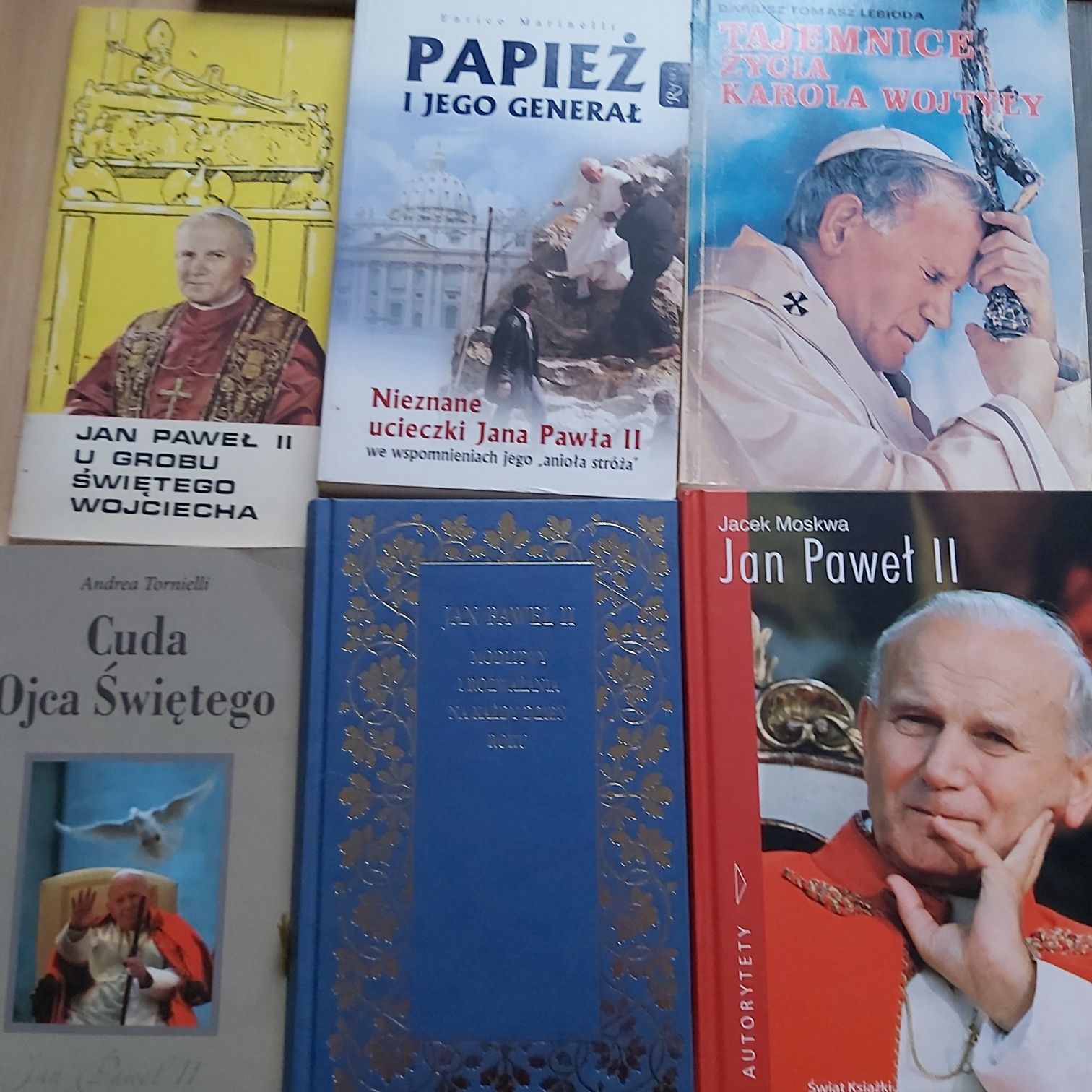 Kolekcja książek o tematyce Jana Pawła II