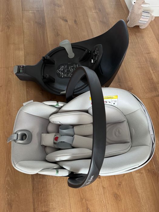 Продам Автокрісло Cybex Cloud T i-Size plus Platinum White з базою