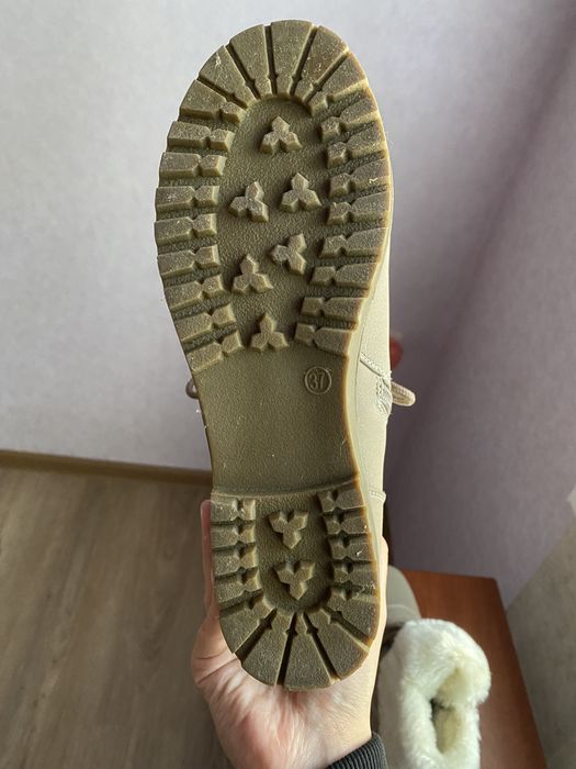 Продам зимние ботинки