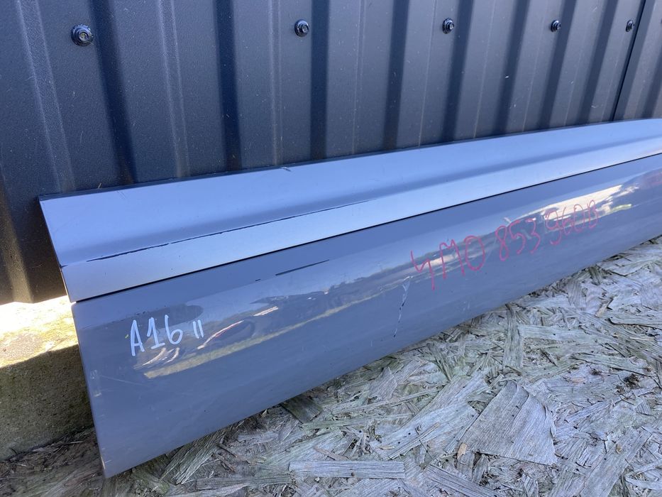 Накладка дверей передня права Audi Q7