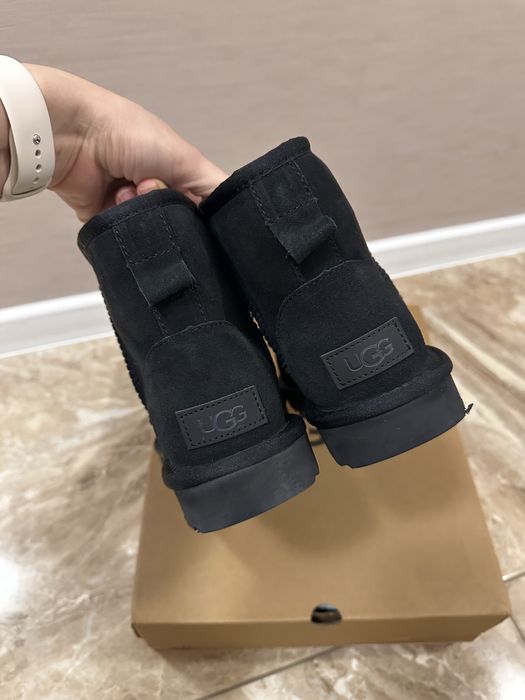 Тепленькі UGG у чорному кольорі 40-41 розмір 26,5 - 27 см