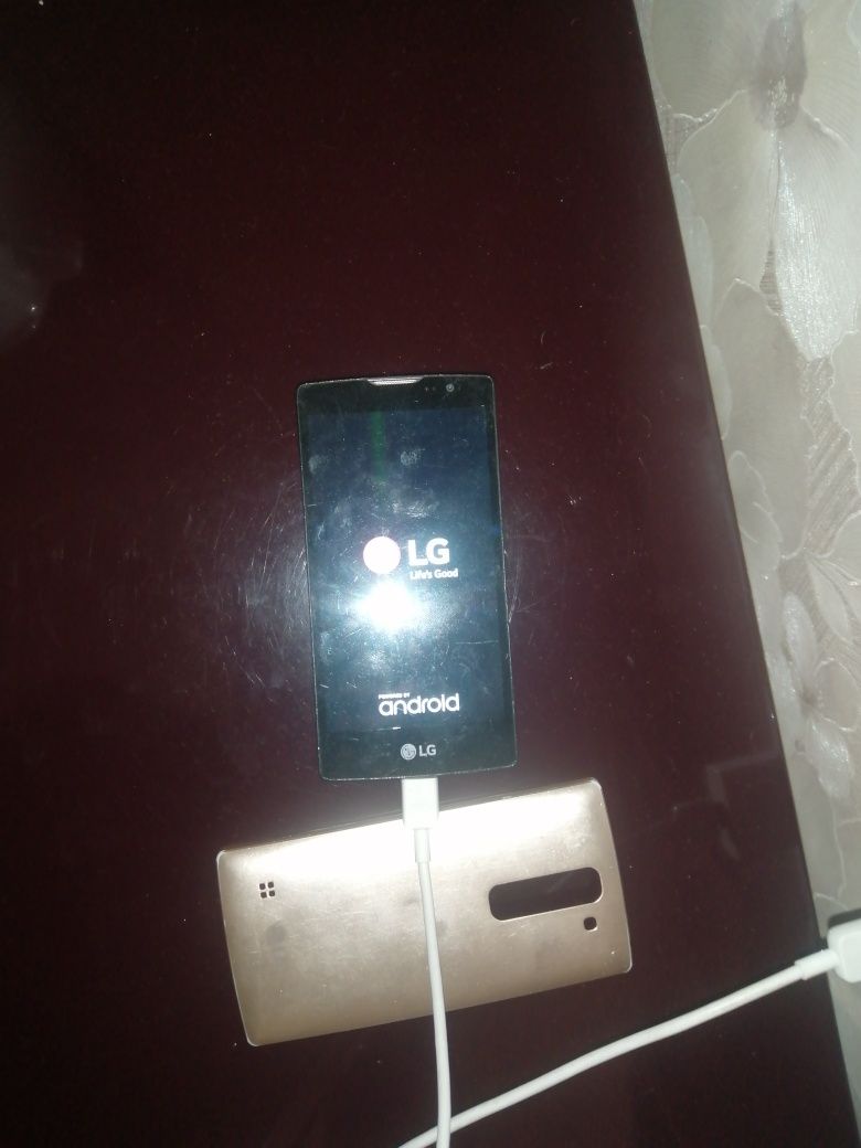 мобильный телефон LG Spirit H422 п