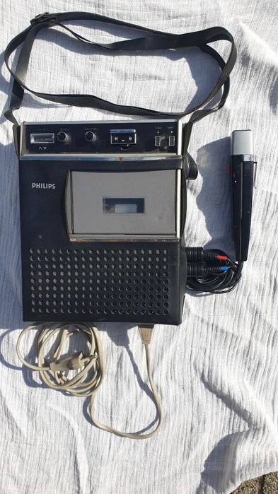 Philips magnetofon kasetowy vintage z mikrofonem – kolekcjonerski