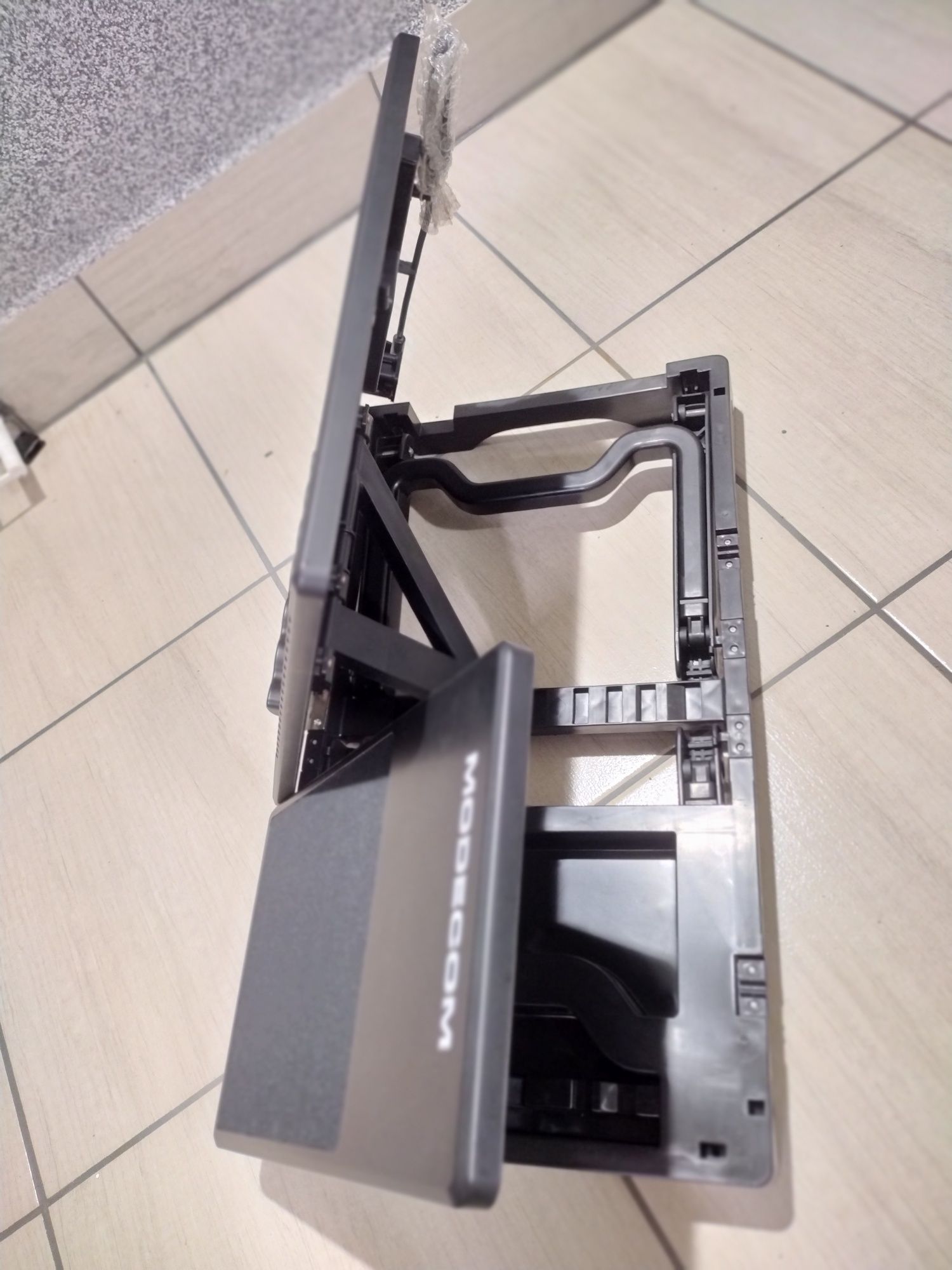 Podstawka pod laptopa z lampką MODECOM