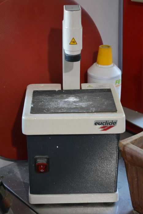 Equipamento de laboratório em boas condições