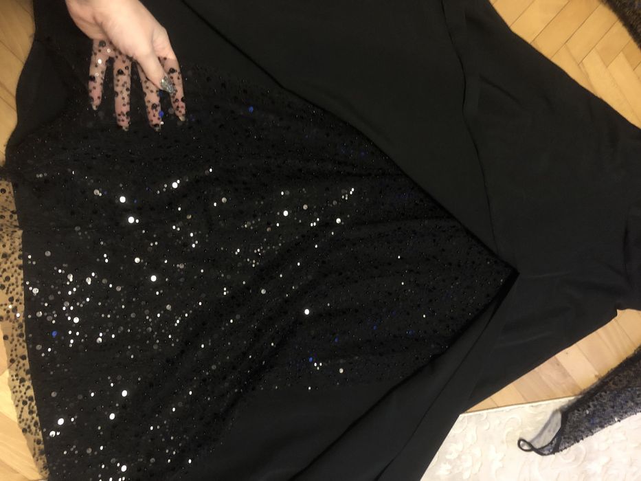 Czarna szyta na zamówienie suknia r.M