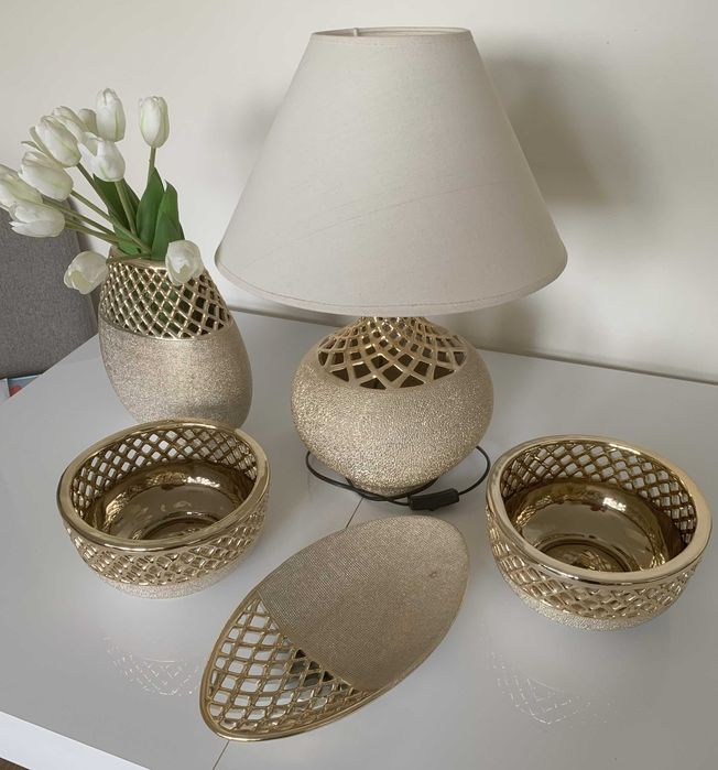 Elegancki zestaw home&you: lampka stołowa, patera, wazon i dwie miski