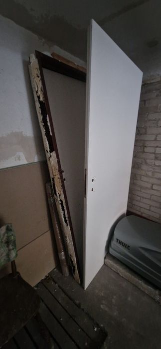 Drzwi wewnętrzne 90cm z futryną metalową.  Lewe, prawe.