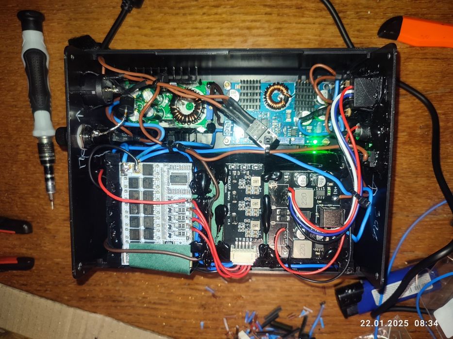 Mini UPS ДБЖ на акумуляторах Lifepo4, для роутера, камер відеонагляду