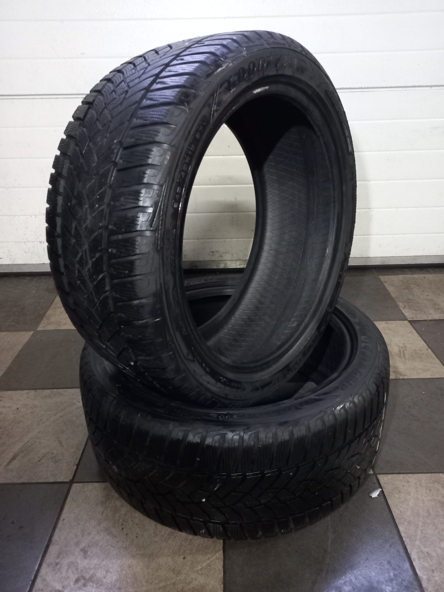 Opony zimowe GoodYear ultra grip 245x40x18 6mm 98V zima