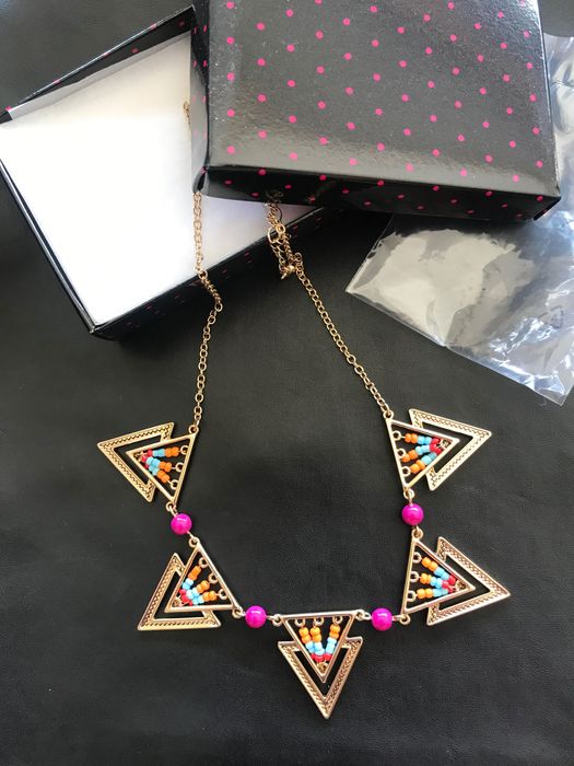 Colar metálico, novo