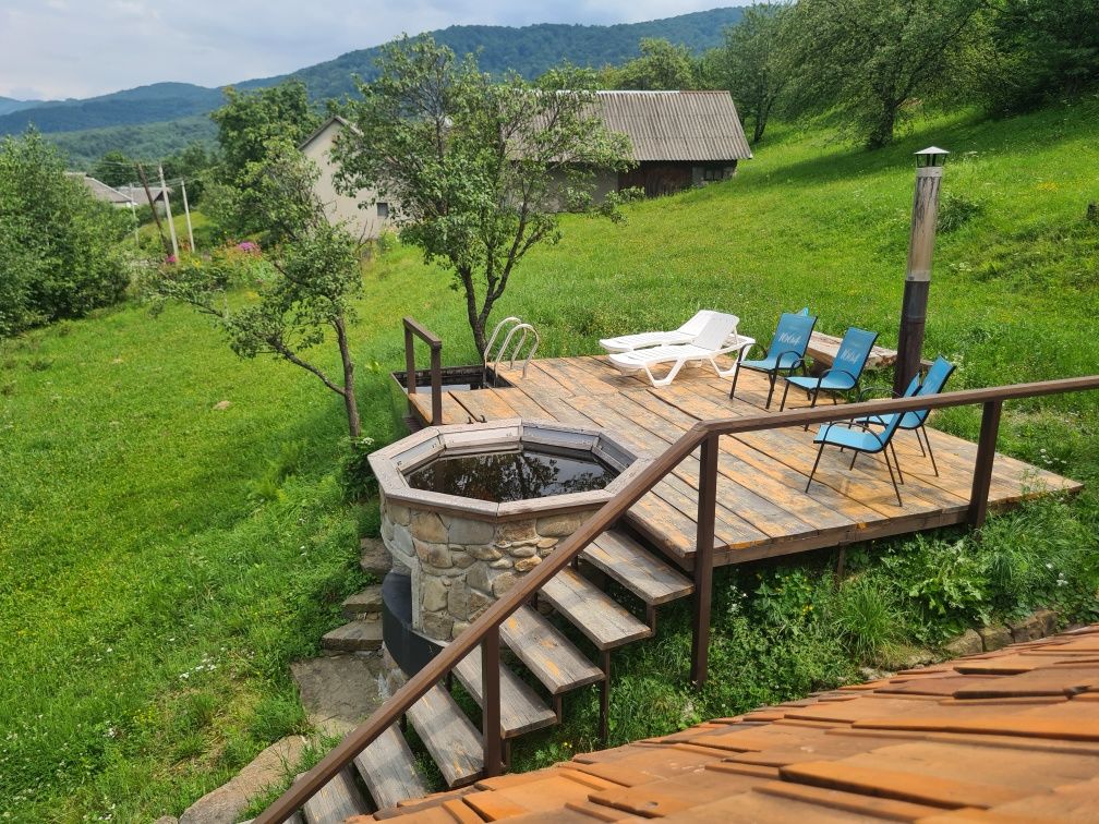 Відпочинок в Карпатах Садиба Смерекова хата. Оренда будинку.
