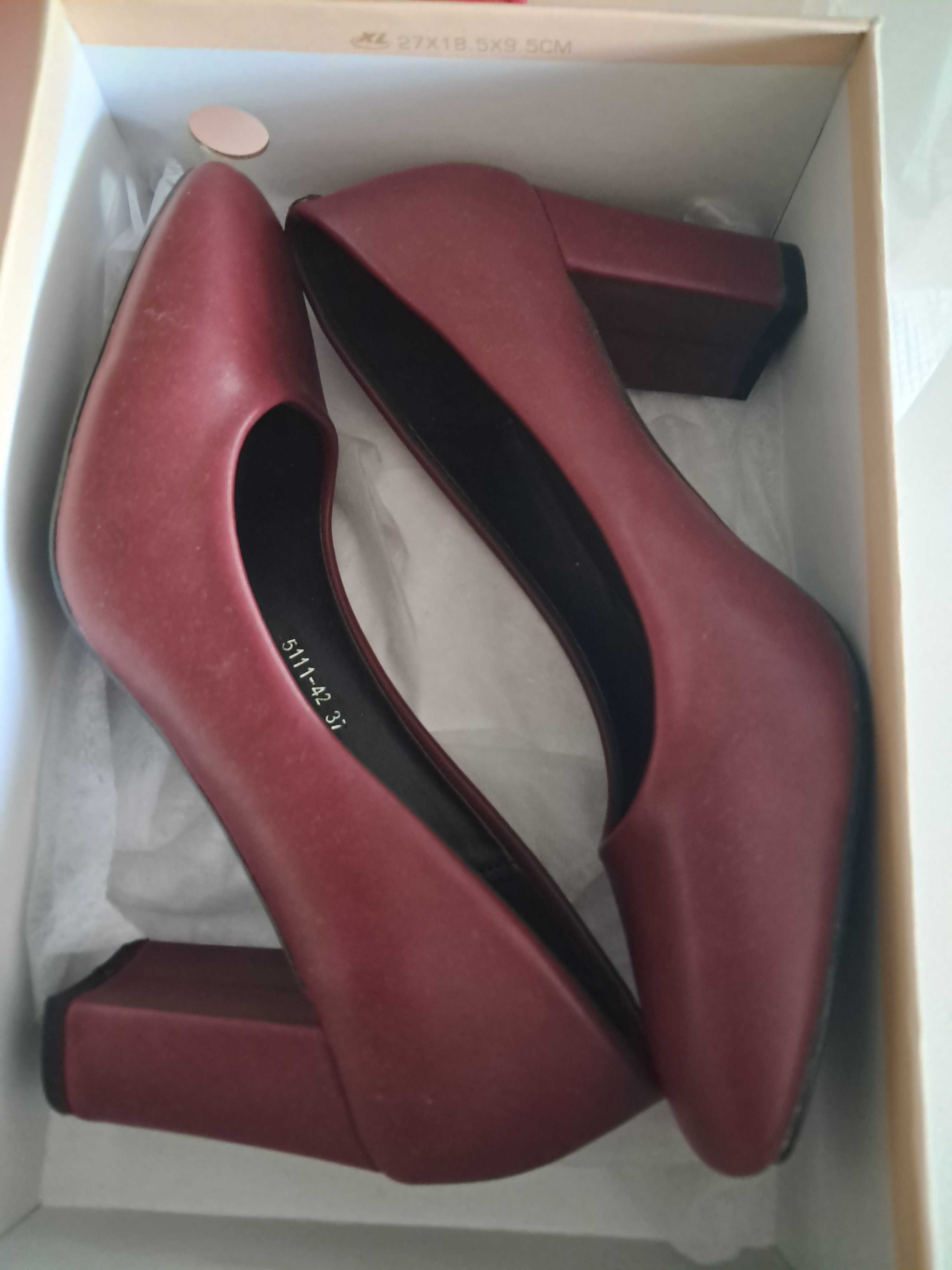buty na obcasie, bordowe