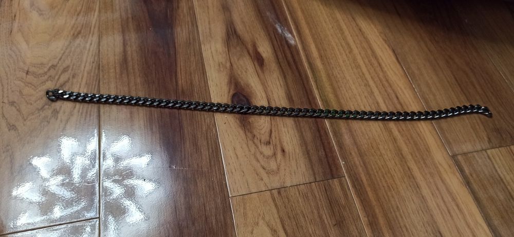 Łańcuszek długości około 50 cm