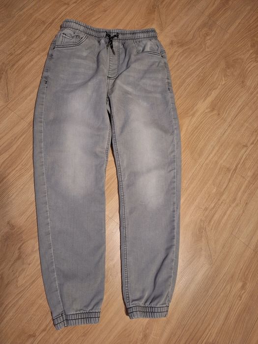 Spodnie jeansy 152