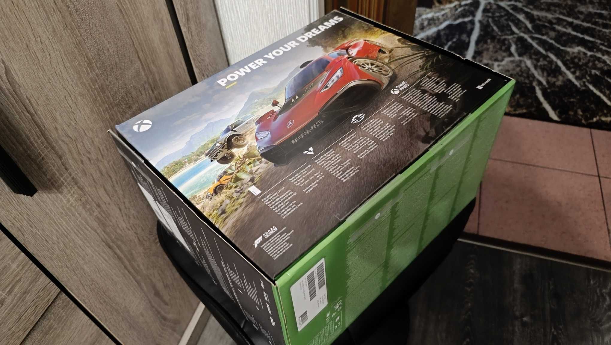 Xbox Series X plus stacja ładująca