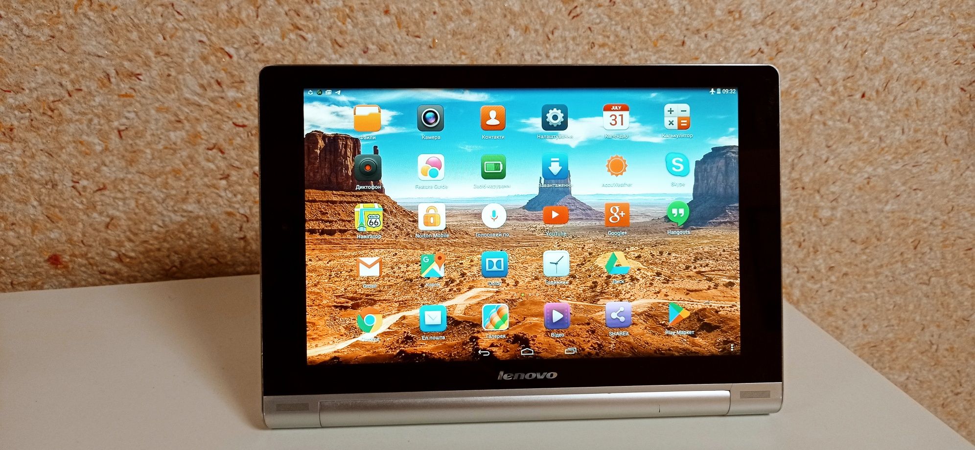 Планшет Lenovo YOGA TABLET 10 .