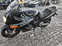 Suzuki gsxf 750, valor bem baixo da media. Capacetes brinde!